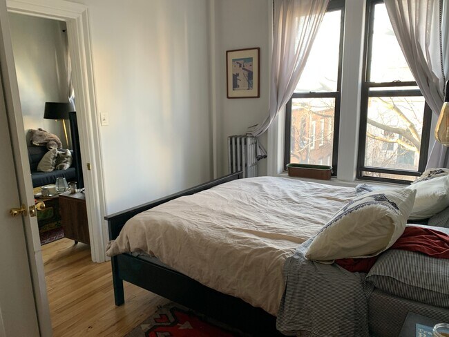 Building Photo - 219 13th St