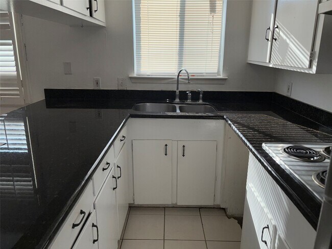 Primary Photo - 7714 Renwick Dr