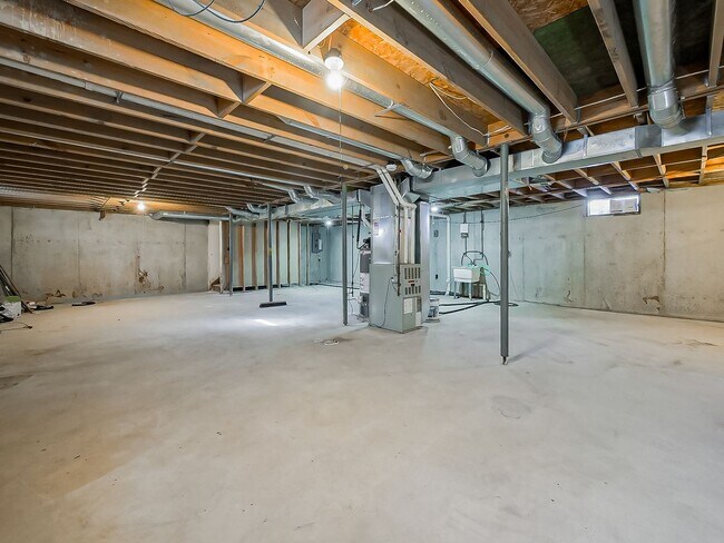 Building Photo - Spacious 3-Bedroom Home in a Great Pontiac Location!