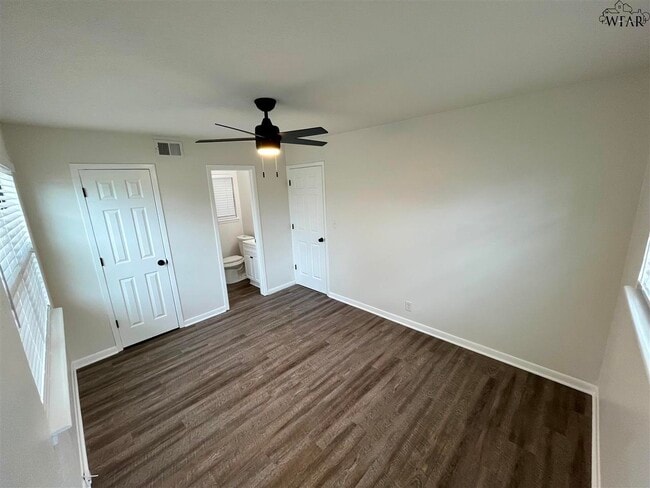 Building Photo - 5133 Lakefront Dr