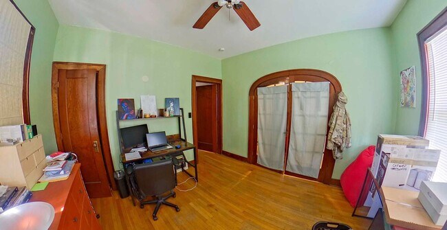 Building Photo - Hardwood Floors + Pet Friendly + Off-Stree...