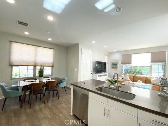 Building Photo - 57 Bronze Leaf