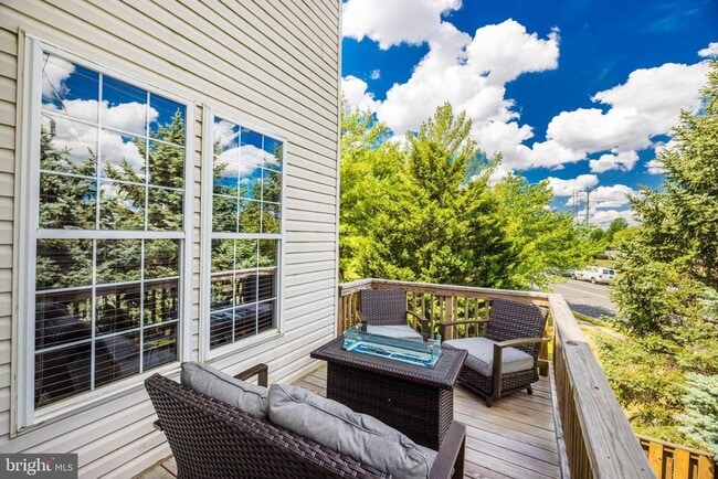 Building Photo - 2520 Banshire Dr