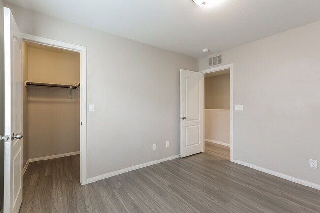 Building Photo - 10428 Yew Blossom Ave