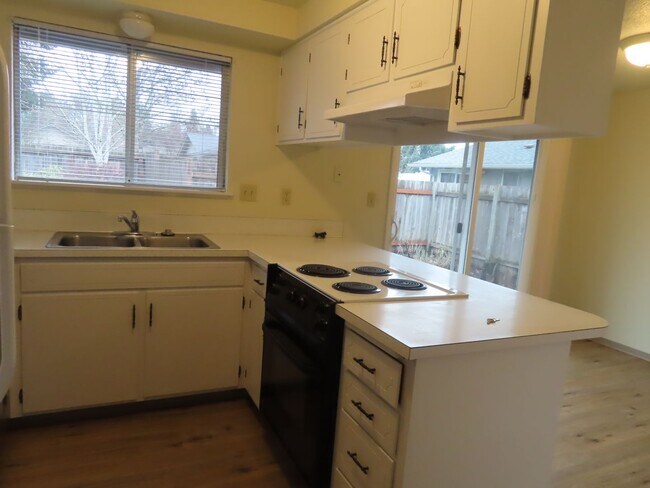 Building Photo - 1010Satre - FH