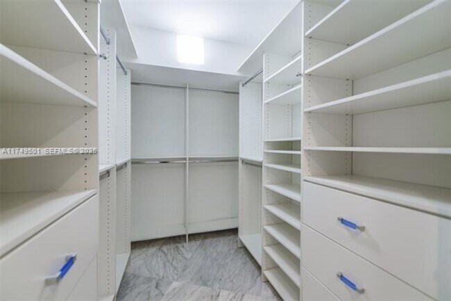 Building Photo - 19195 NE 36th Pl