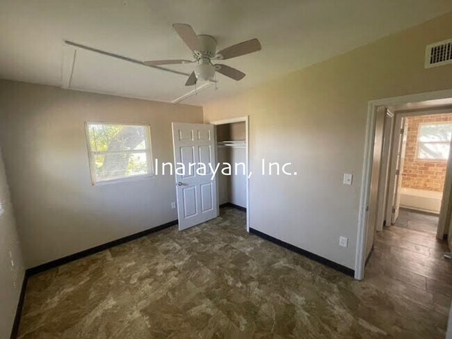 Building Photo - 2202 W Central Blvd