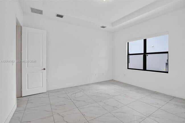 Building Photo - 4574 SW 173rd Ave