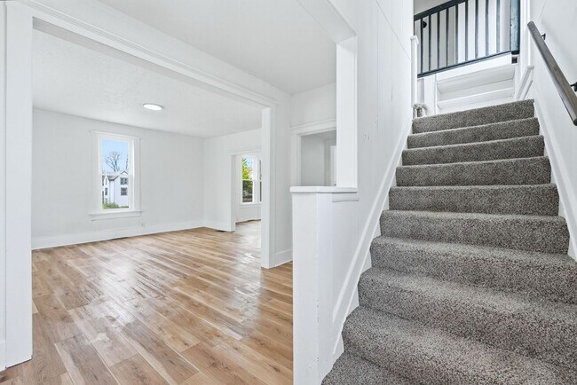 Building Photo - Charming 3BR with Garage & Updates