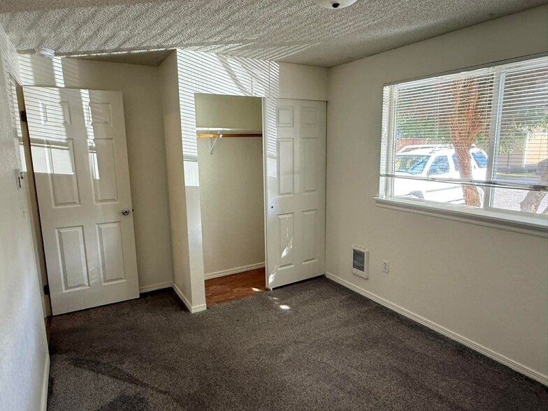 Front bedroom - 9127 Meridian Pl NE