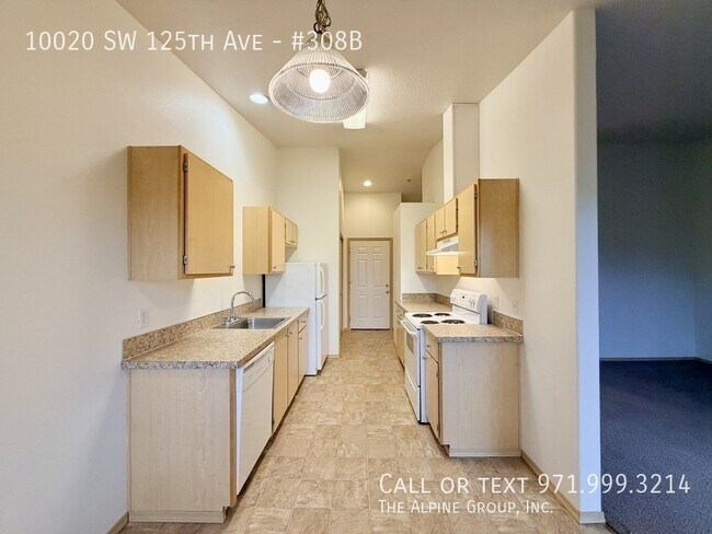 Building Photo - 10020 SW 125th Ave