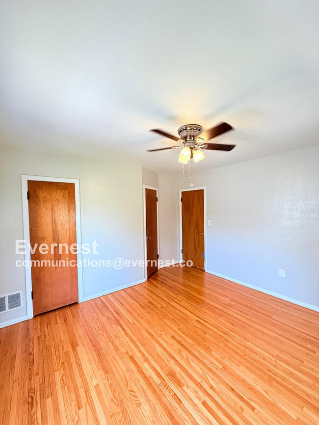 Building Photo - 3852 Wallwerth Dr