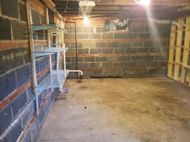 Building Photo - 310 Ridge St NW