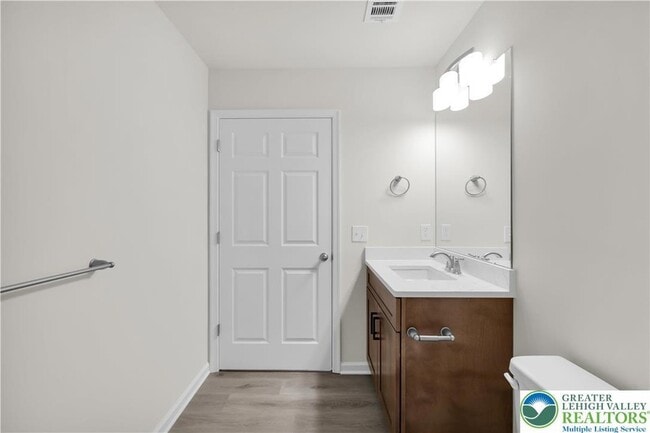 Building Photo - 1513 Maple St