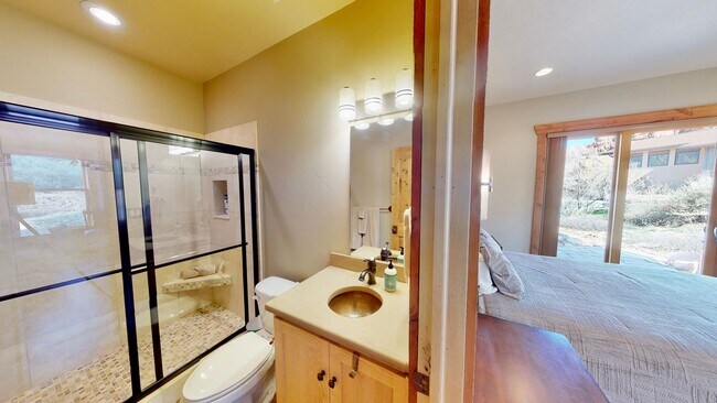 Building Photo - Luxurious and comfortable living experience