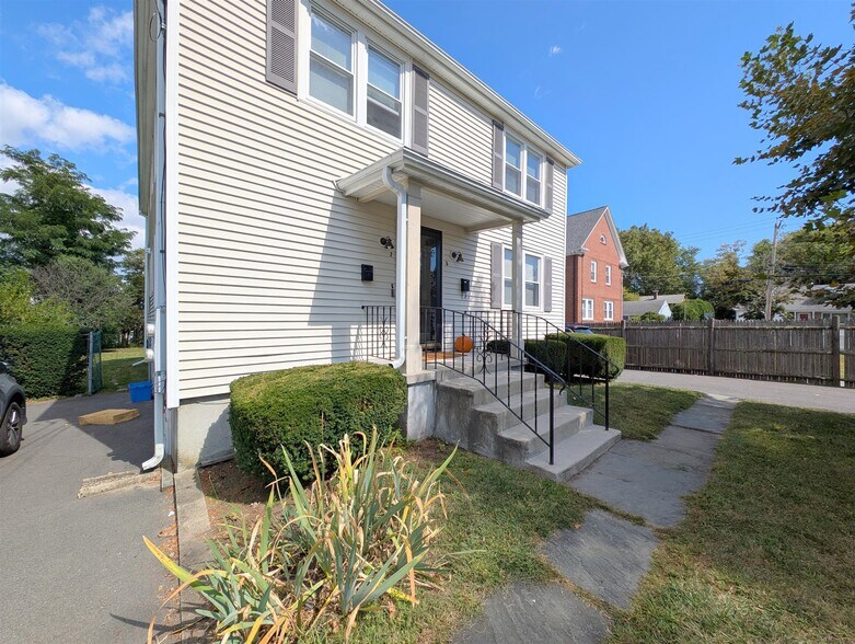 Building Photo - 5 Patrick St