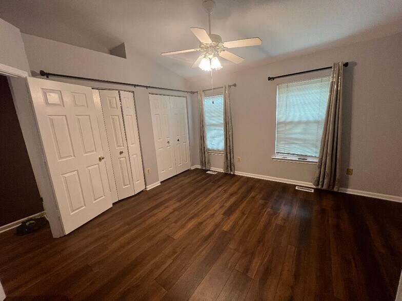 Building Photo - 6535 Medinah Ln