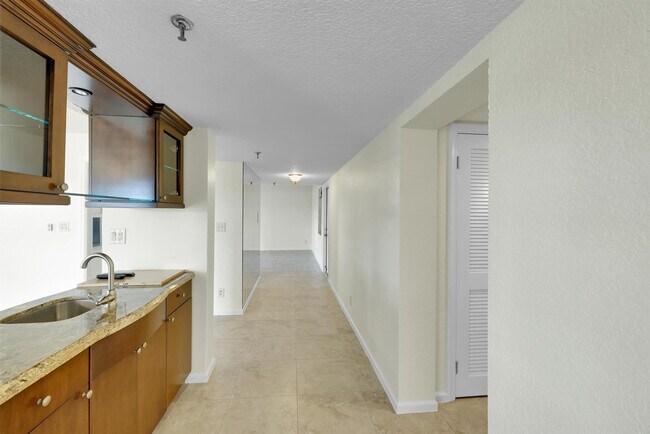 Building Photo - 374 Golfview Rd