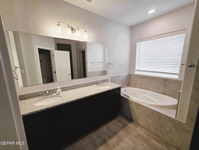 Building Photo - 12936 Tatenhill