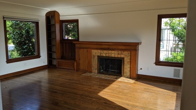 Building Photo - Stylish Tudor house with 3-bed, 2.5-bath, 1 office for rent in North Queen Ann