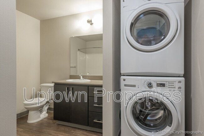 Building Photo - 5885 S Macadam Ave