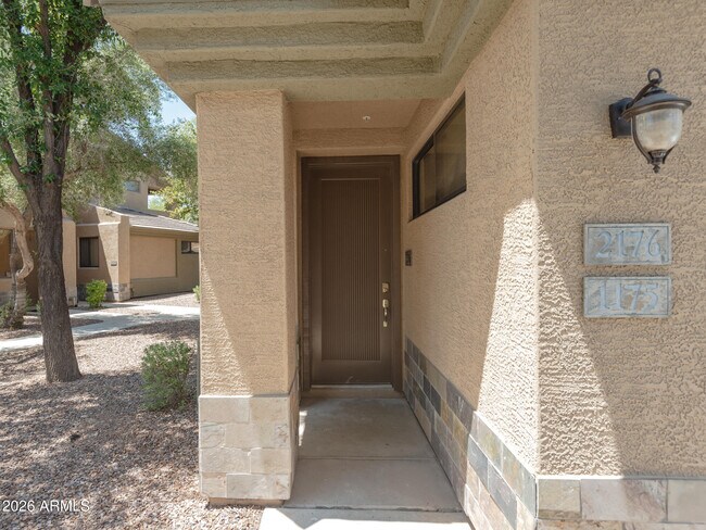 Building Photo - 705 W Queen Creek Rd