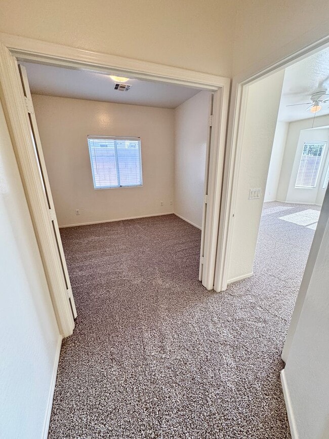 Building Photo - 314 S 117th Dr