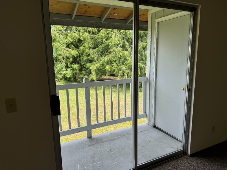 Building Photo - 150 SE Barrington Dr