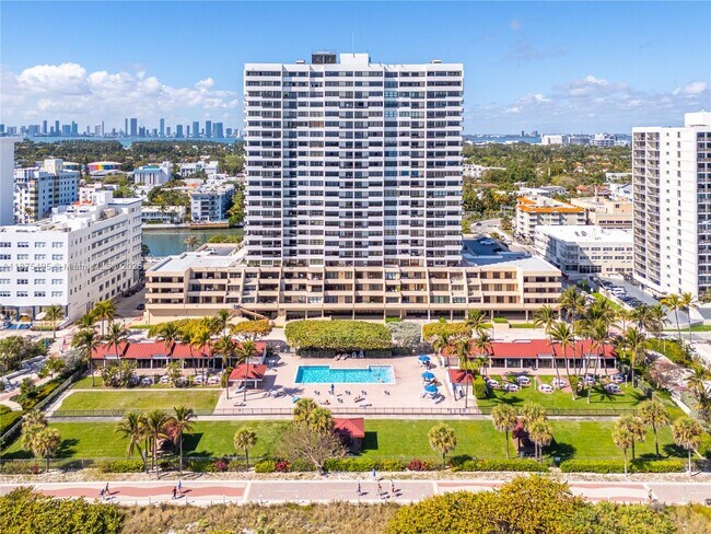 Building Photo - 2555 Collins Ave
