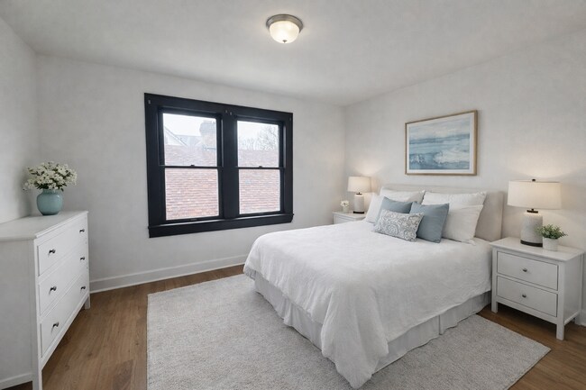 Building Photo - 1135 Lasalle St