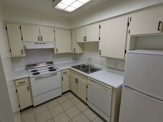 Building Photo - TUCSON - LAS COLINAS