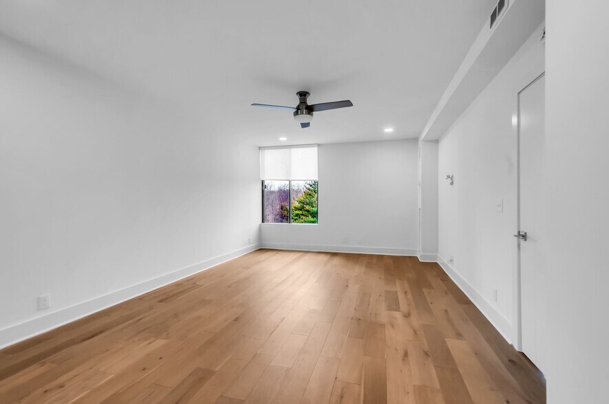 Building Photo - 6666 Brookmont Ter