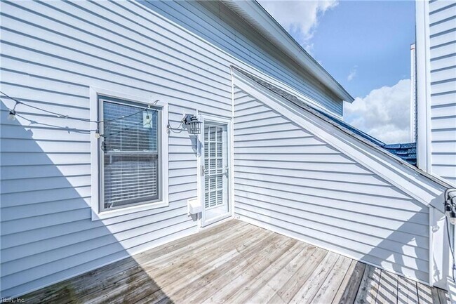 Building Photo - 2304 Bergen Ct