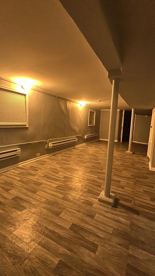 Building Photo - Freshly Renovated 5-Bedroom Home in South Chicago – Available Oct 15