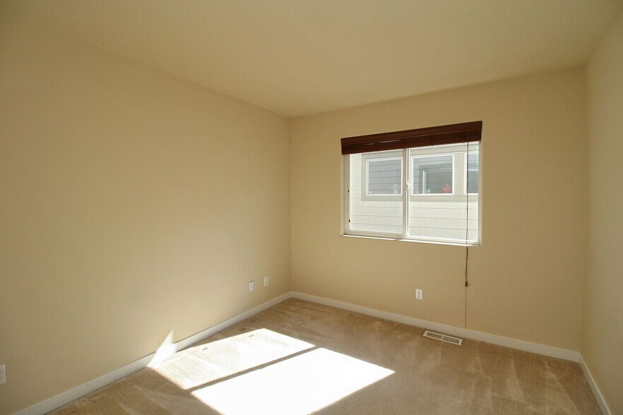 Building Photo - 420 SW 204th Terrace