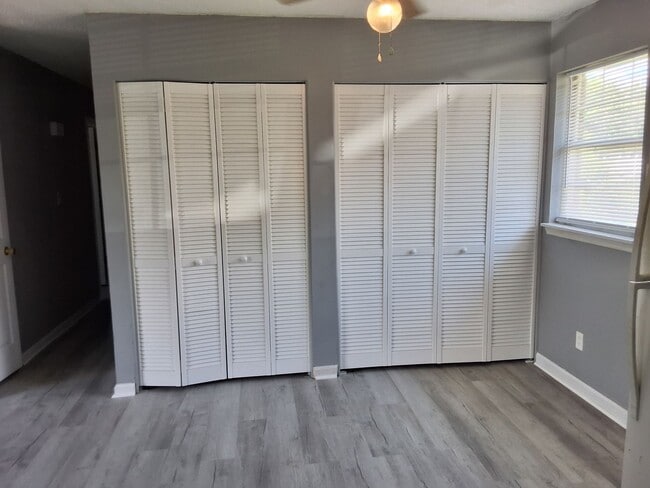 Building Photo - Beautiful 3 Bed, 1 Bath Convenient Locatio...