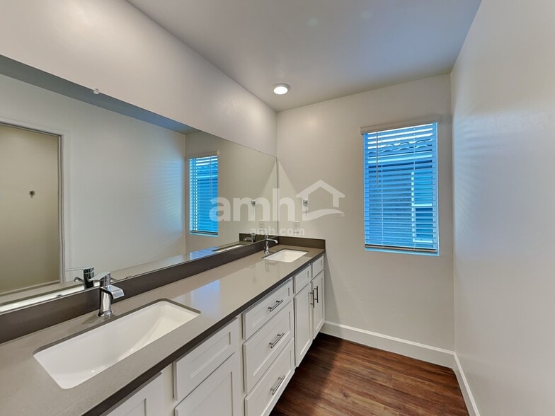 Building Photo - 229 Deanscroft Dr