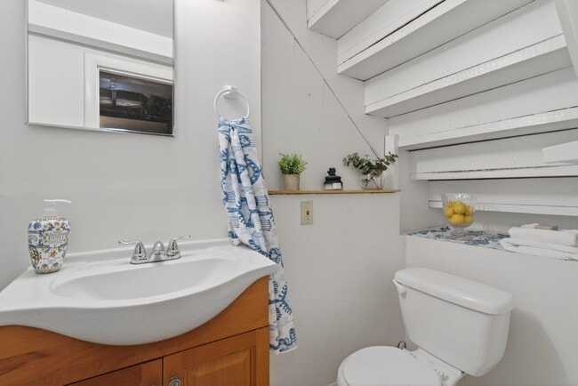 Building Photo - 624 22nd St S