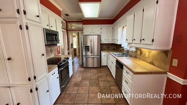 Building Photo - 135 Sunnycrest Dr