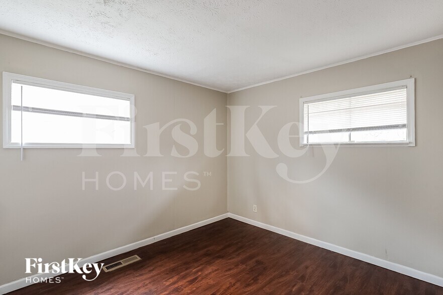 Building Photo - 4622 Karen Dr