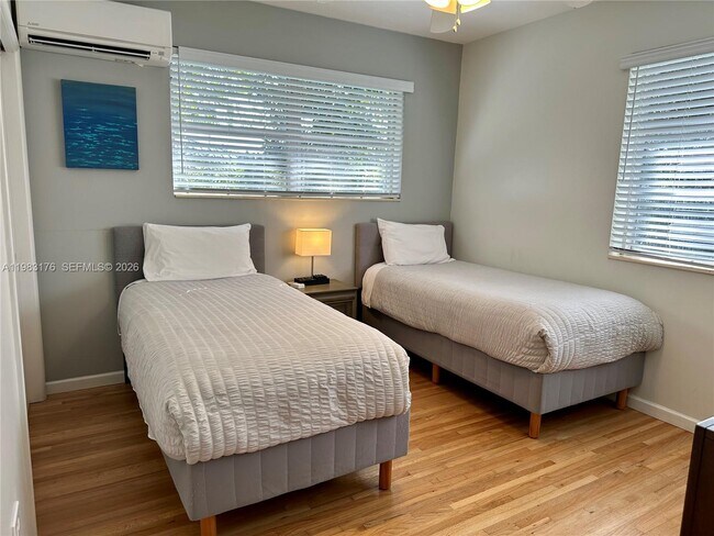 Building Photo - 14155 Old Cutler Rd