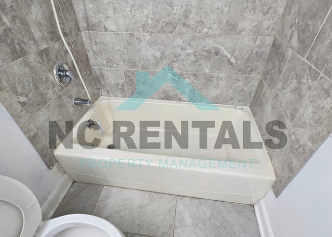 Building Photo - 1006 Panola St