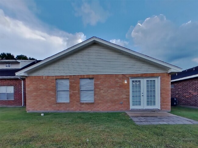 Building Photo - 3254 Kelling St