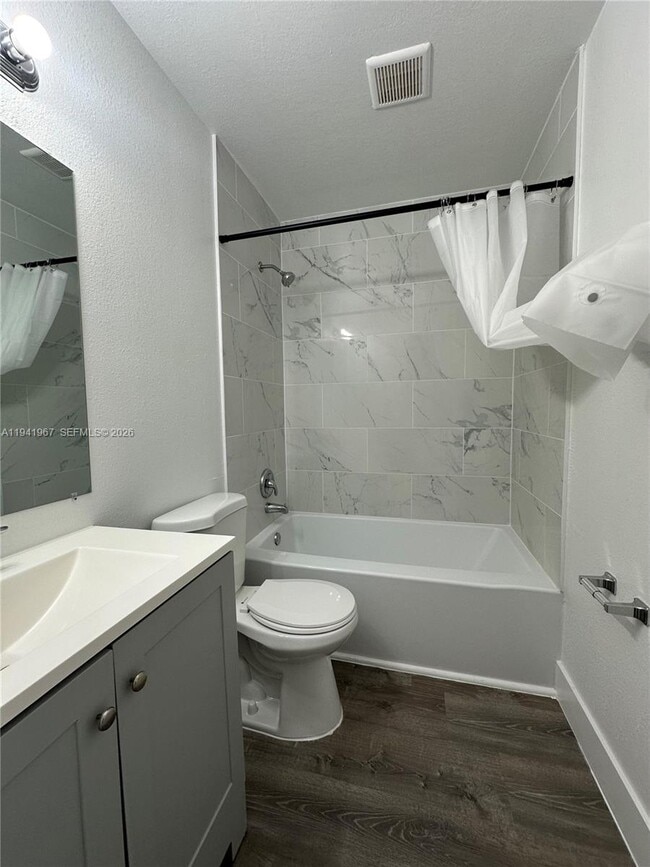 Building Photo - 3660 NE 11th Ave