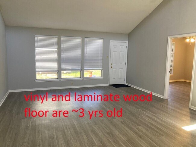 Building Photo - 2734 Colony Dr