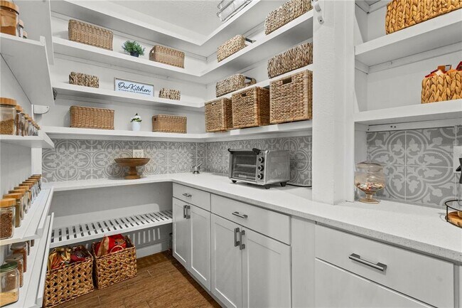 Building Photo - 8434 Chilton Dr