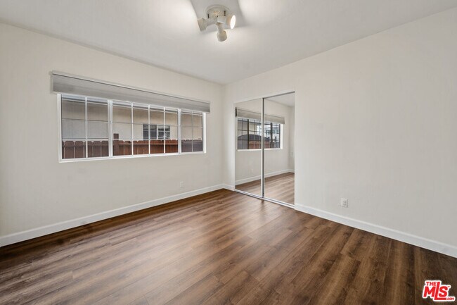 Building Photo - 1453 S Durango Ave