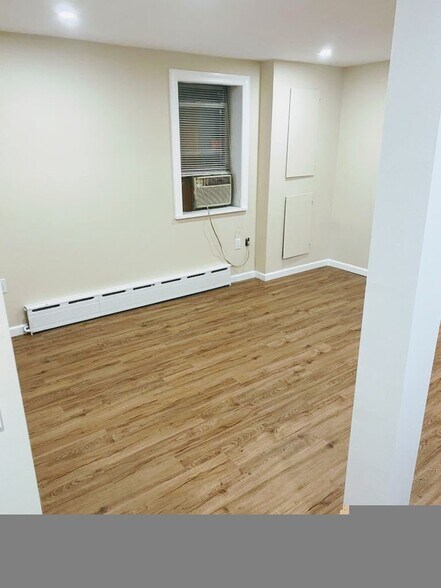 Building Photo - 1582 Mayflower Ave