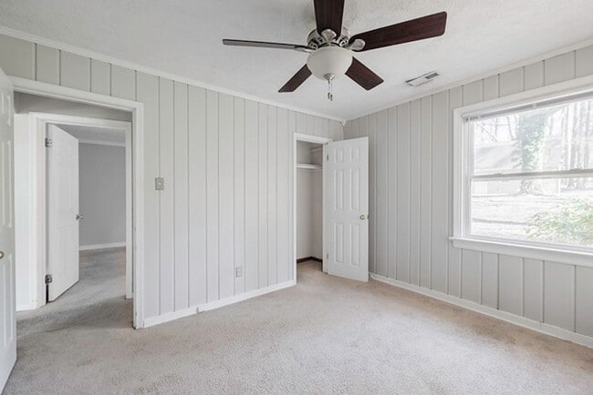 Building Photo - Beautiful Home Near Pony Pasture!