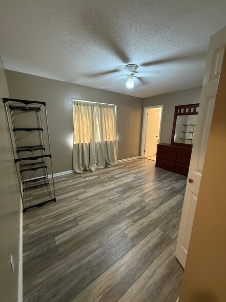 2nd bedroom - 6701 Dickens Ferry Rd